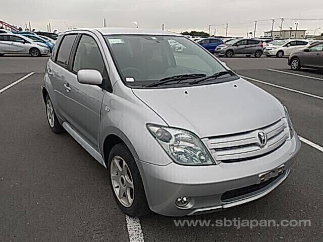 TOYOTA IST
